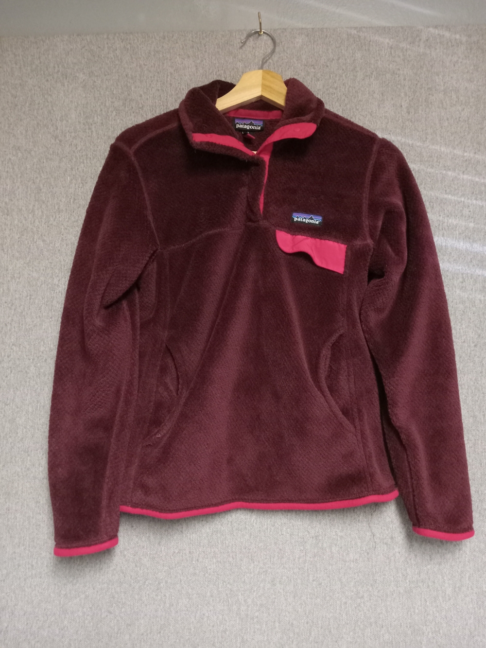 Patagonia Women’s Burgundy Microfleece Pullover with Pink Trim